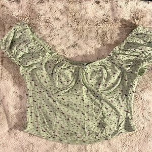 Little Crop top with optional off the shoulder touch to it🍃